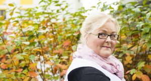 Asiakassuhdepäällikkö Marketta Martikainen on tottunut asiakaspalvelija. Hän tekee työtä suurella sydämellä haasteellisissa asiakaspalvelutilanteissa.