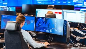 Elisan bug bounty -ohjelma valjastaa hyväntahtoiset hakkerit etsimään haavoittuvuuksia palveluistamme rahapalkkioita vastaan.